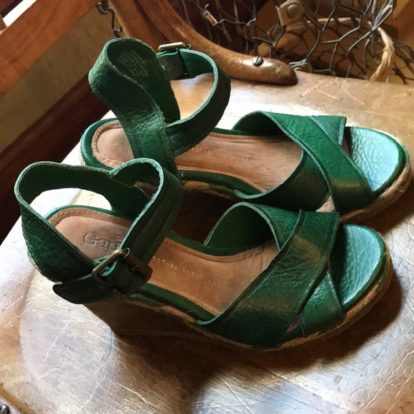 GAP Shoes - New Gap Green wooden wedge sandals shoes size 7